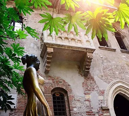 Living Arena Gæstehus 4*